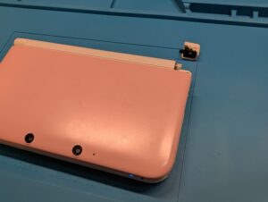 早めに修理を行って大惨事を防げ！ 3DSLLのRボタン付近に亀裂を見つけたら・・・