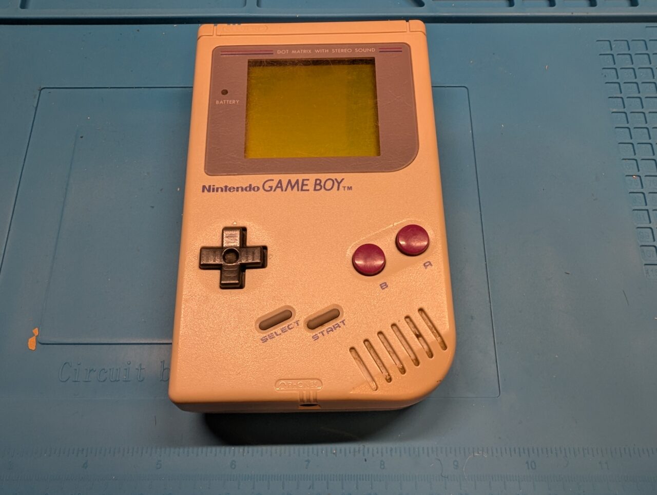 電池を交換しても起動しない。 ゲームボーイの起動不良＆画面の表示乱れを修理