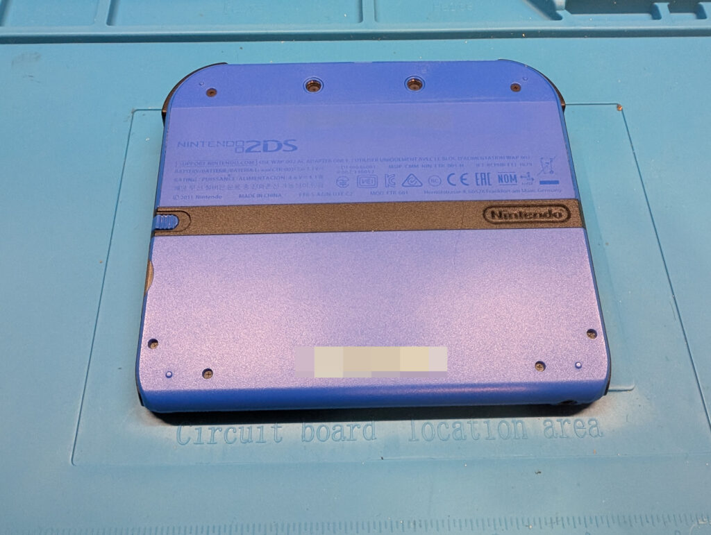 2DS　裏側の写真