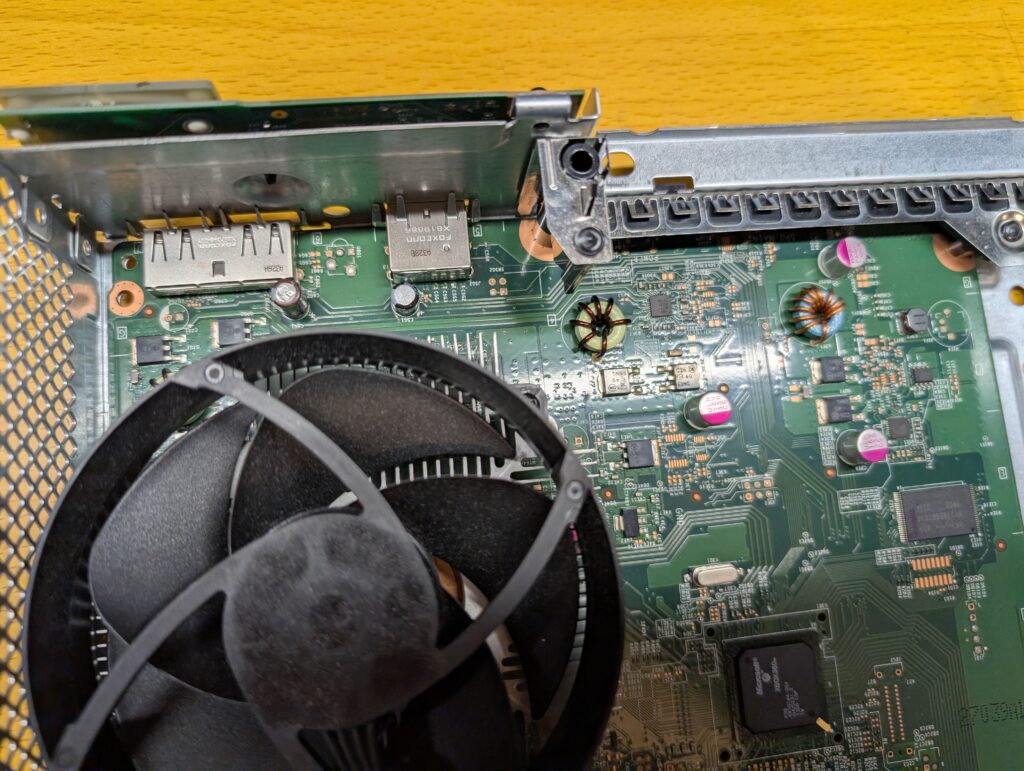 XBOX360Eの基板取り外し時の写真