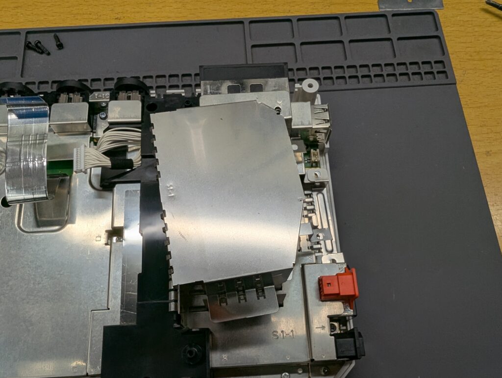 wiiの内部の写真　メイン基板取り出し時の写真