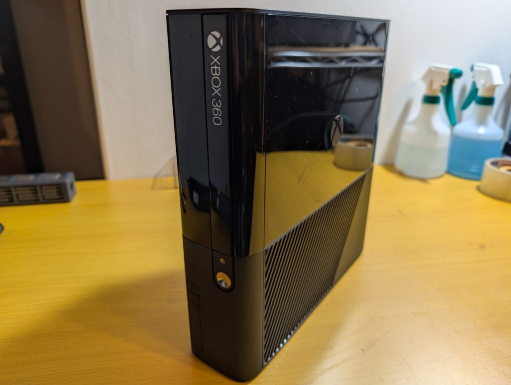 XBOX360E　起動しない故障を修理中の写真