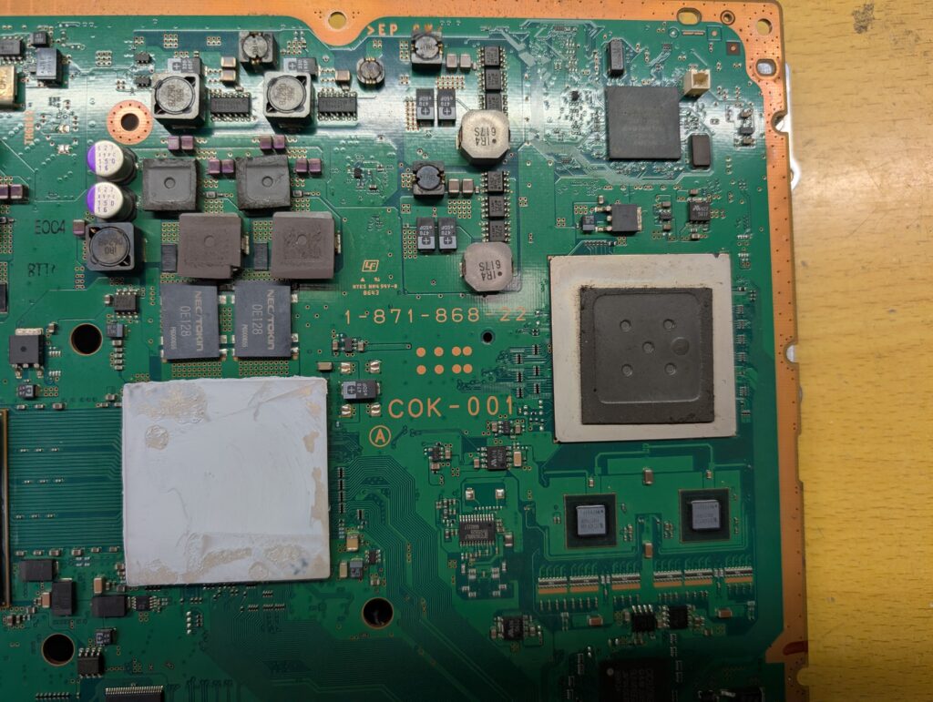 Playstation2規格ディスクを起動できないCECHB00のメイン基板修理時の様子