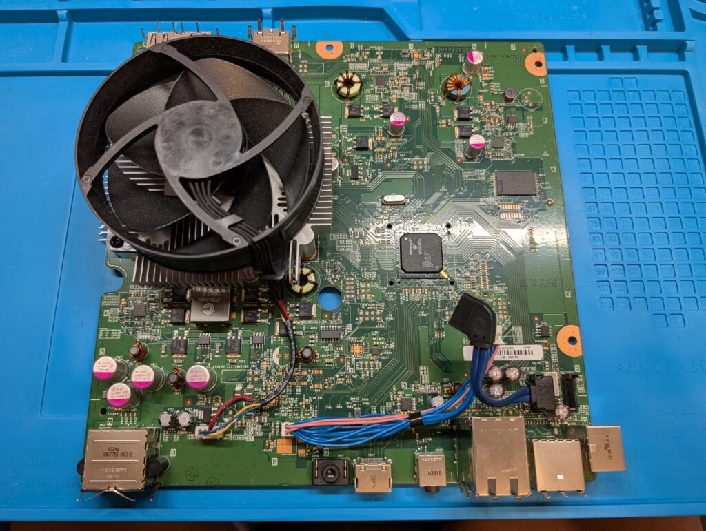 XBOX360Eのメイン基板を修理している際の写真