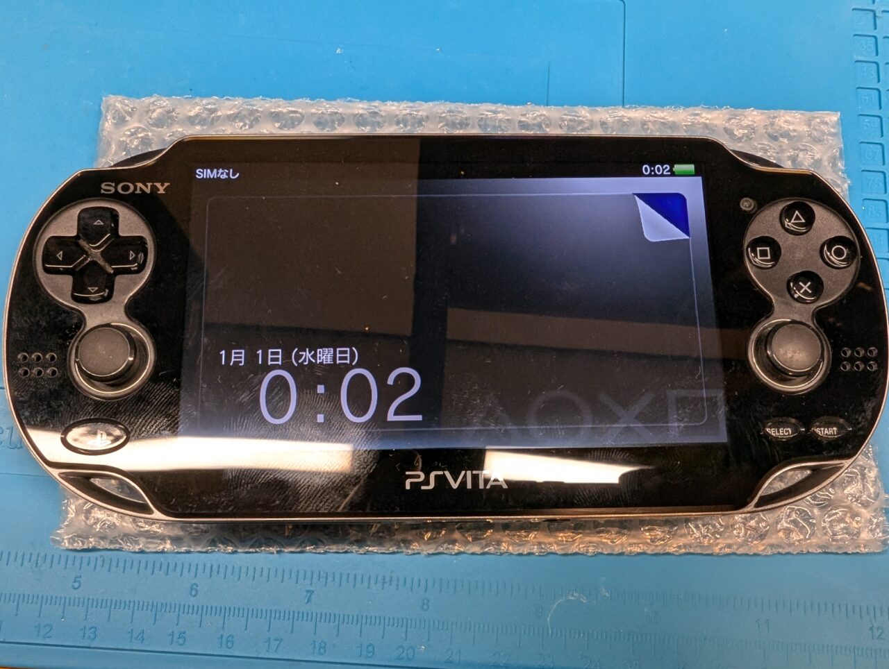 画面に黄ばみが・・！ PSvitaの液晶交換手順・画面割れ時の修理業者をお探しの方へ。