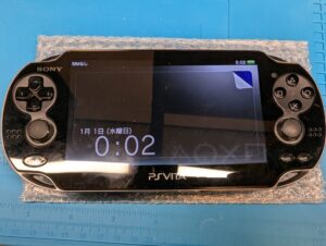 画面に黄ばみが・・！ PSvitaの液晶交換手順・画面割れ時の修理業者をお探しの方へ。