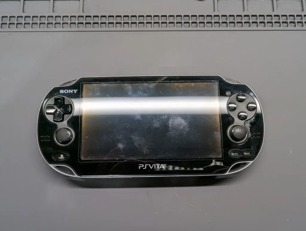 psvita 画面に目立つキズあり 8eb01a86d4b70f7502843bade2995c