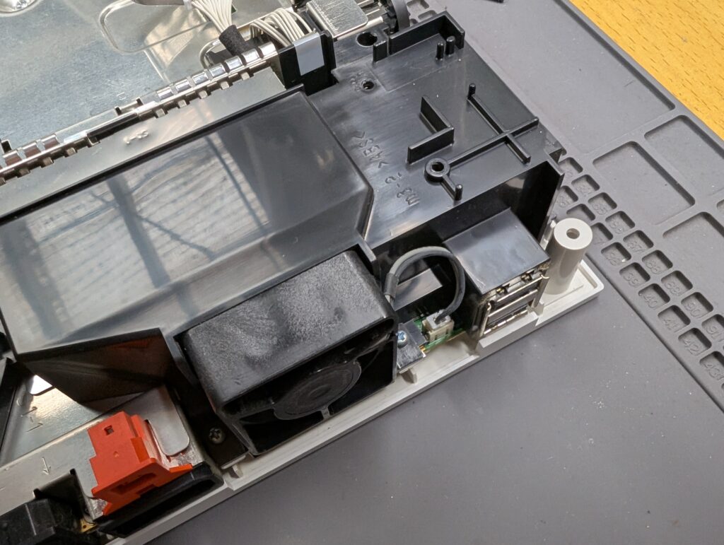 wiiの内部の写真　メイン基板取り出し時の写真