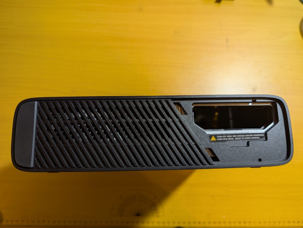 XBOX360E　HDD取り出し時の写真
