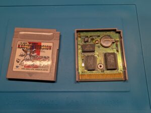 ゲームボーイのデータが消える!!　そんな時はカセット内の電池をソケット式に！