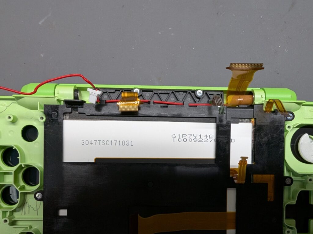 2DSLLの液晶交換時の写真