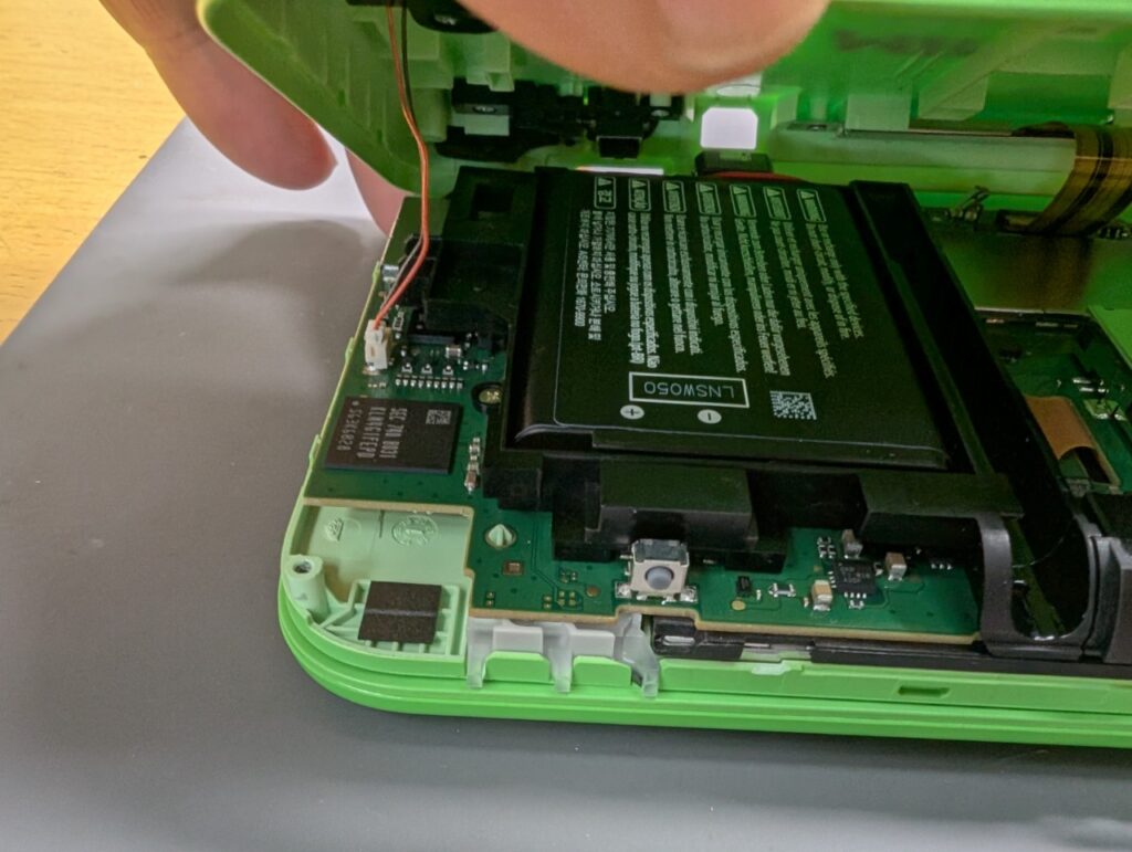 2DSLLスピーカーケーブル取り外し時の写真