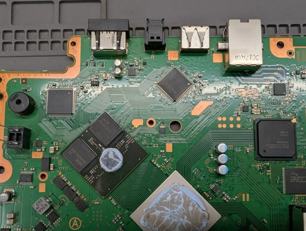 その他 ps3 ゲームプレイ中に突如ピピピと音が鳴り、電源が落ちてしまう