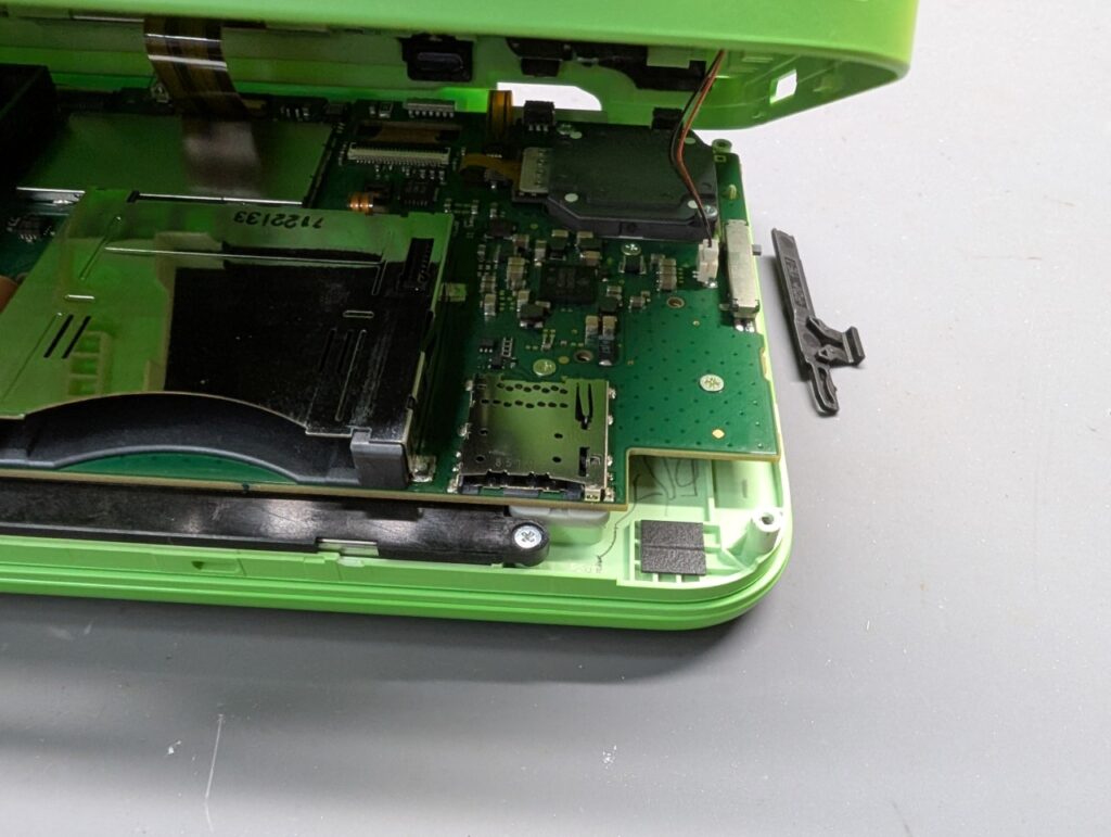 2DSLLスピーカーケーブル取り外し時の写真