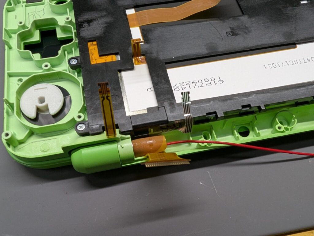 2DSLLのヒンジ分解時の写真