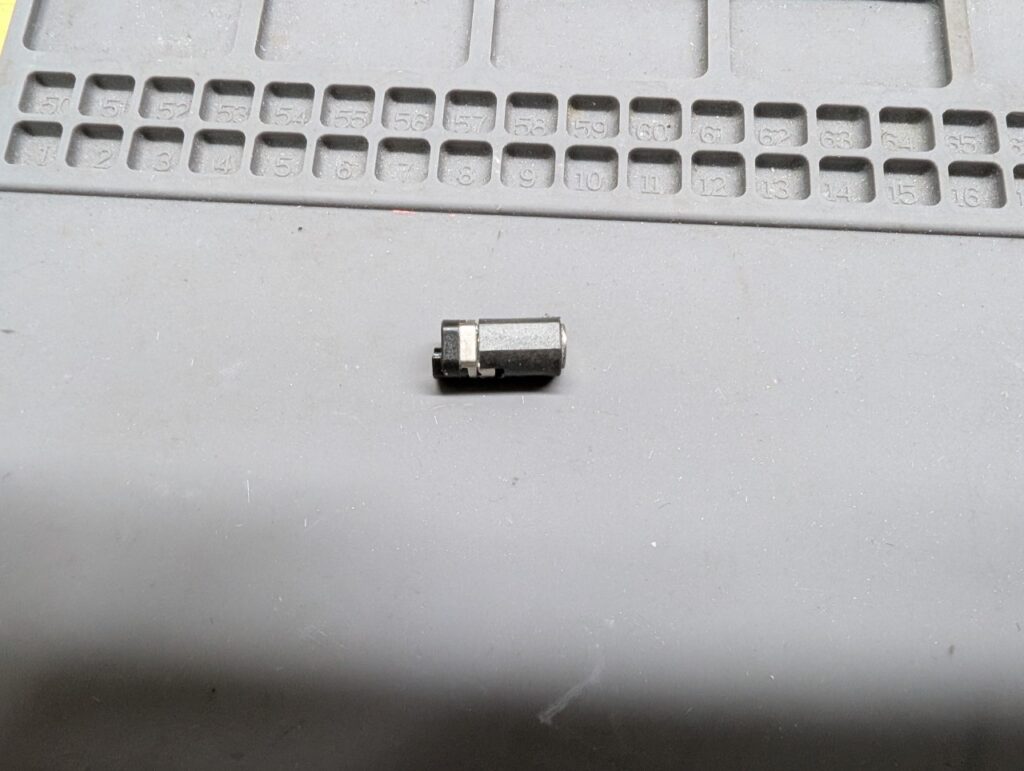 2DSLLのヒンジ分解時の写真