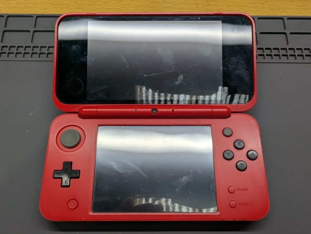 電源が入らない2DSLLの写真