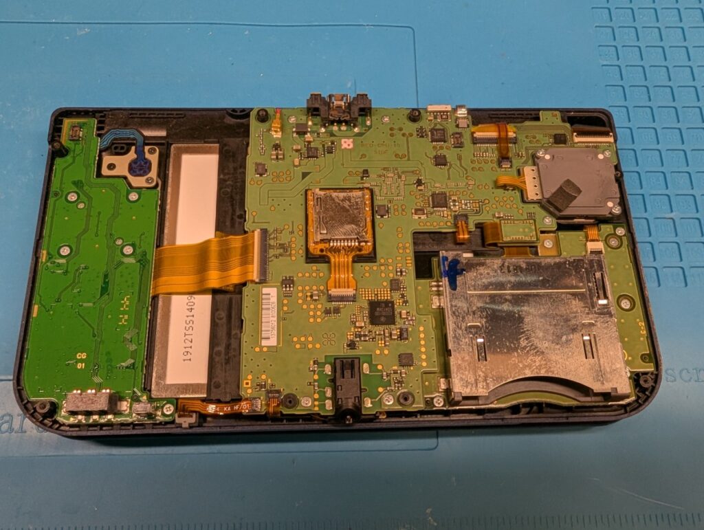 NEW3DSLLの内部