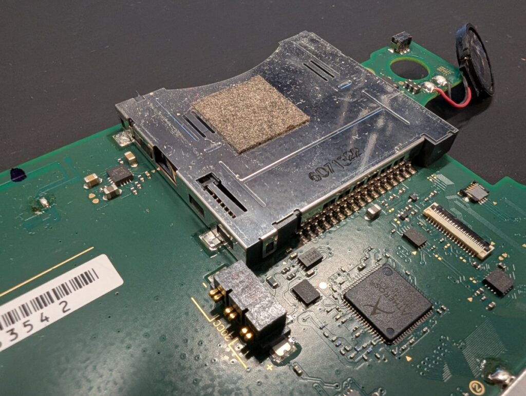 2DSのゲームカセットスロット