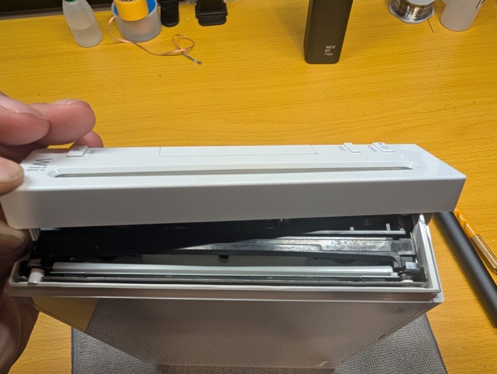 Wiiのフロントパネル取り外し時の写真