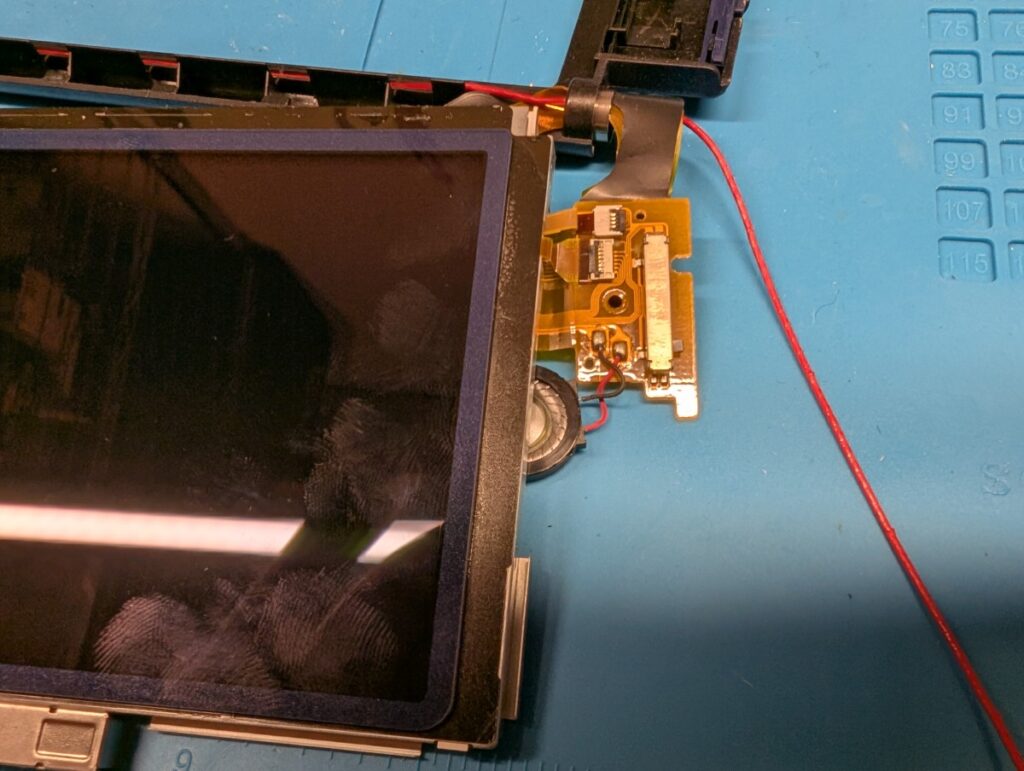 上液晶の交換手順時の写真
