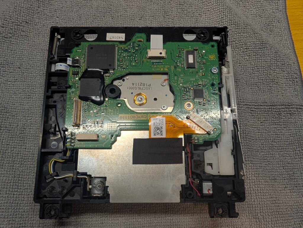 Wiiのディスクドライブユニットの裏側の写真