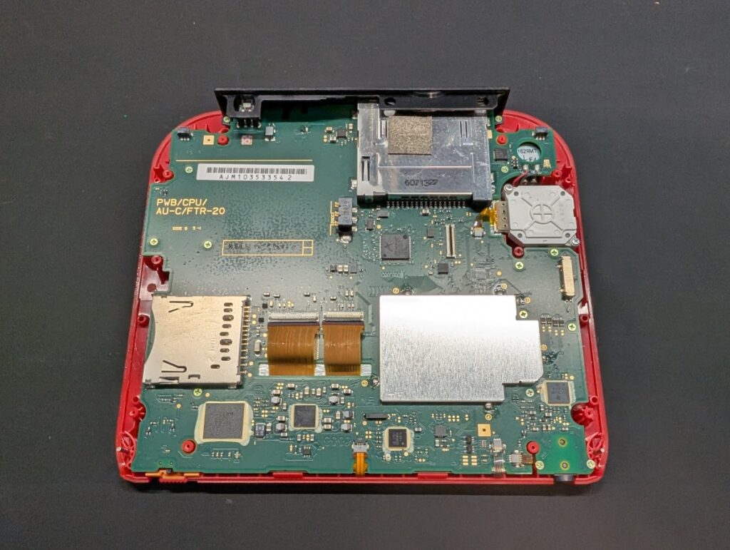 2DSのメイン基板の画像