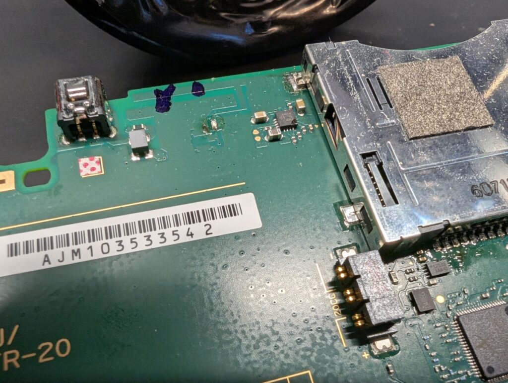 2DSのゲームカセットスロットの交換手順