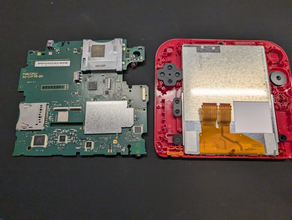 2DSの基板と液晶の画像