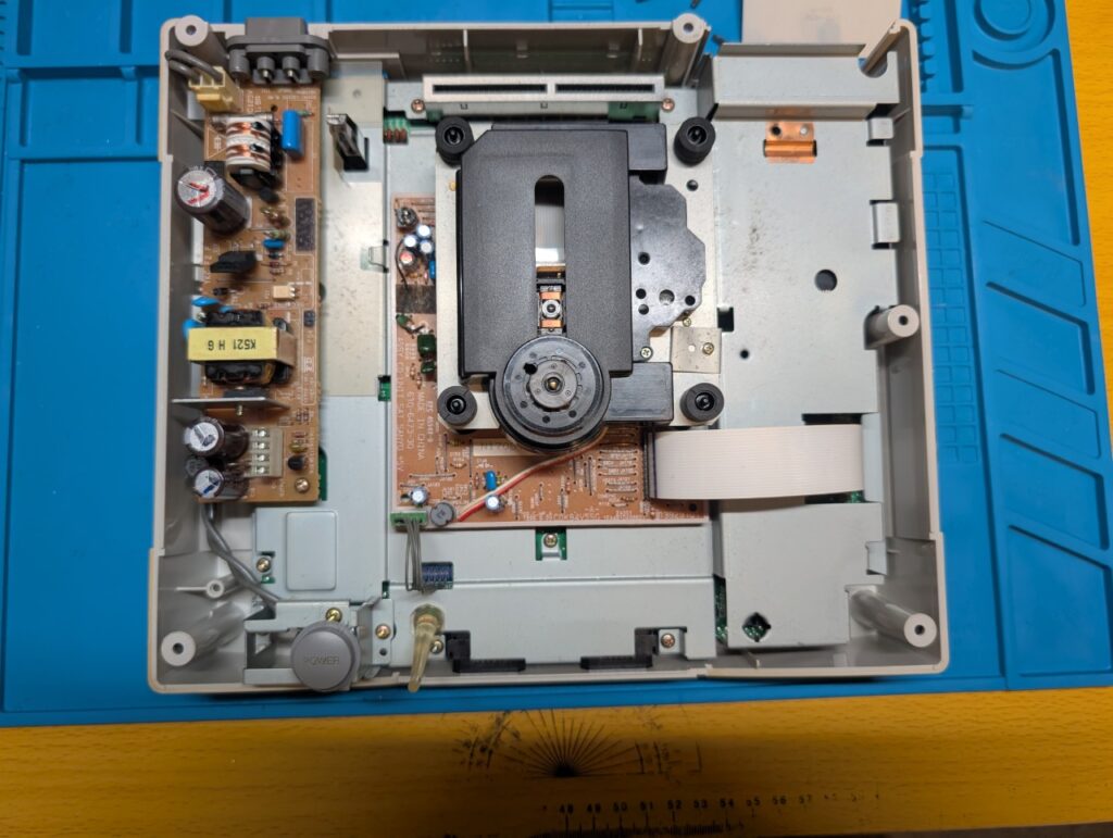 セガサターン ST-3220の内部