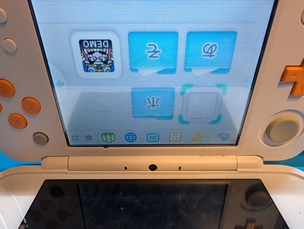 2DSLLの電源が落ちる原因を探している様子