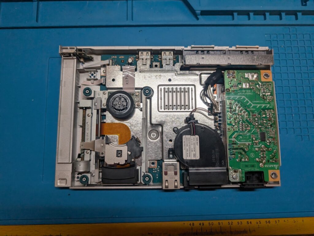 SCPH－90000の内部