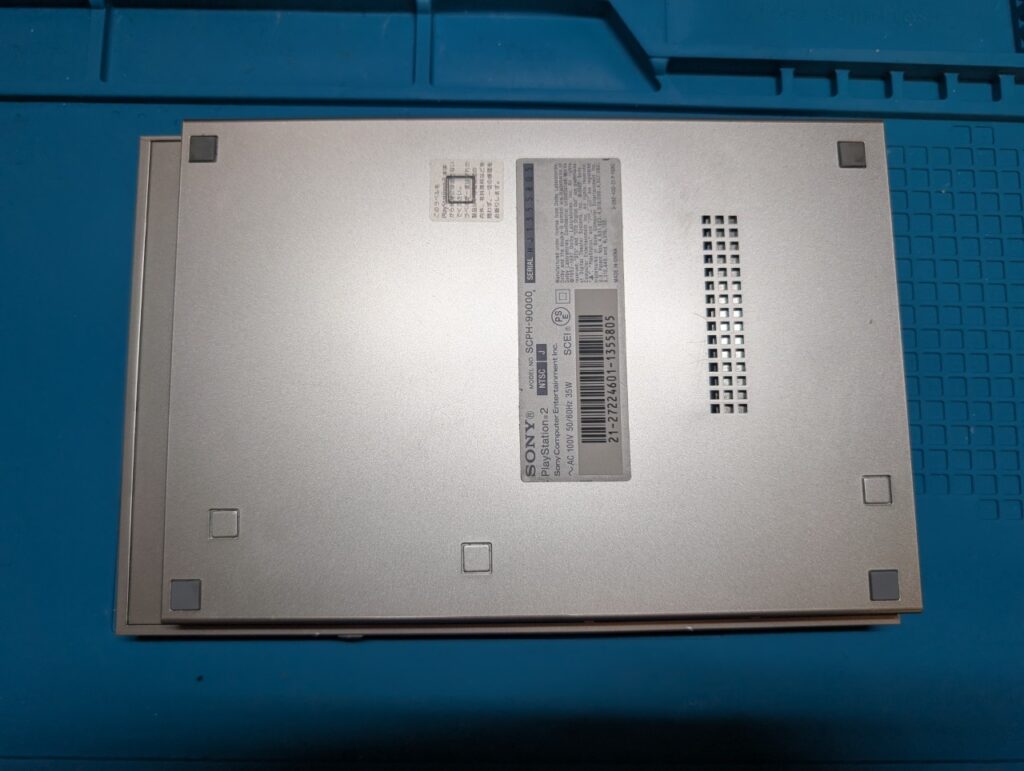 SCPH－90000の裏側