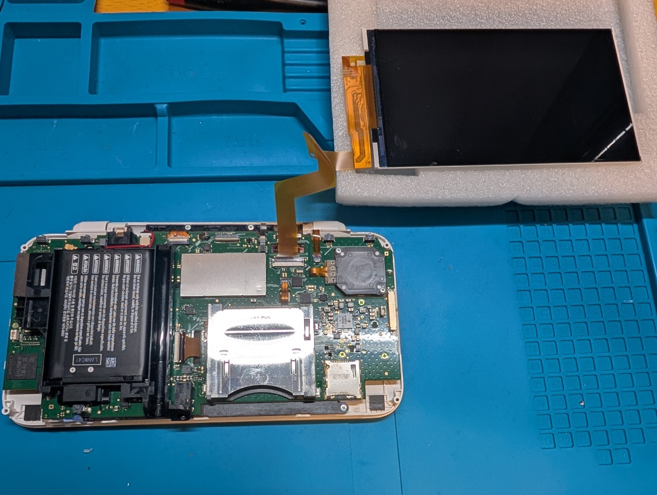 電源がすぐに落ちてしまう2DSLLの原因と修理方法について