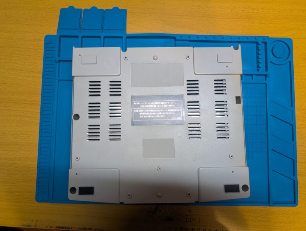 セガサターン ST-3220の裏側