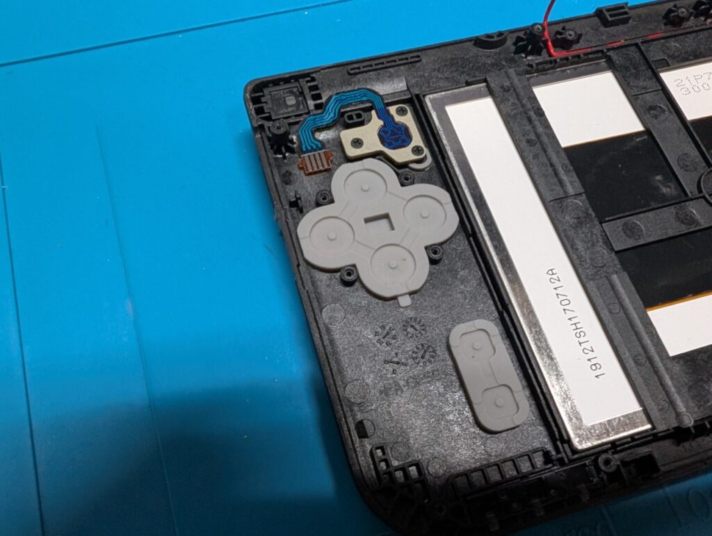 NEW3DSLLの上液晶交換時の写真