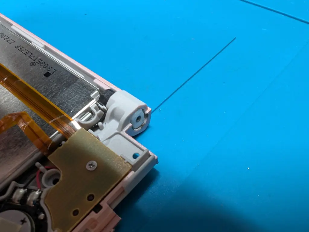 3DSのヒンジが割れて上画面が外れそう！ヒンジ破損を修理で復旧