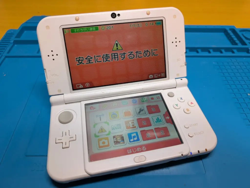 NEW3DSLL｜電源が入らない？ 青ランプ点灯→画面が映らない修理事例