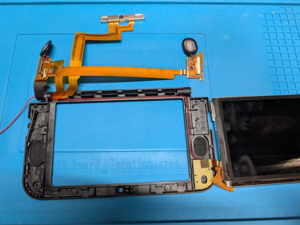 NEW3DSLLの上液晶交換時の写真