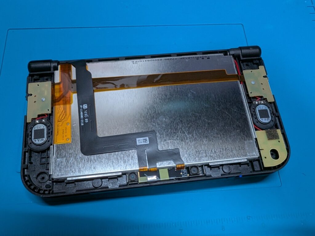 NEW3DSLLの上液晶交換時の写真