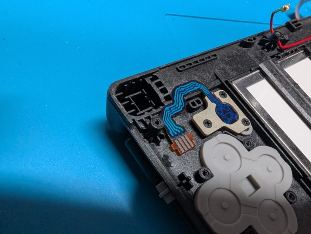 NEW3DSLLの上液晶交換時の写真