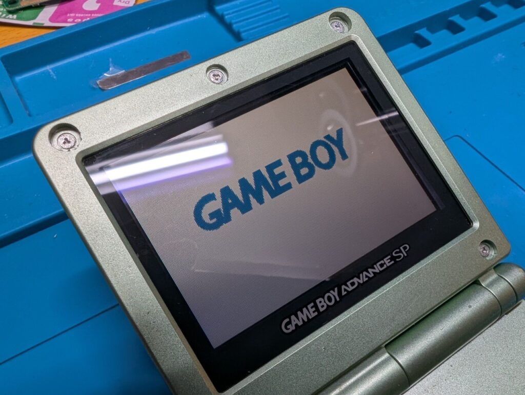 ゲームボーイアドバンスSPの液晶交換後の写真