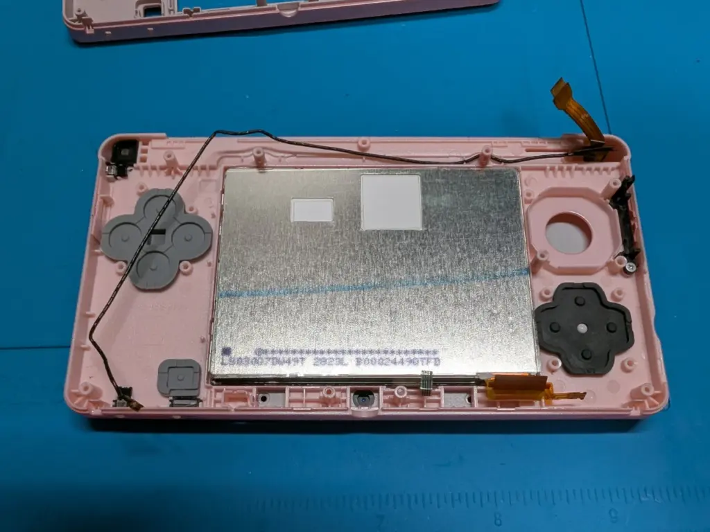 3DSのヒンジが割れて上画面が外れそう！ヒンジ破損を修理で復旧