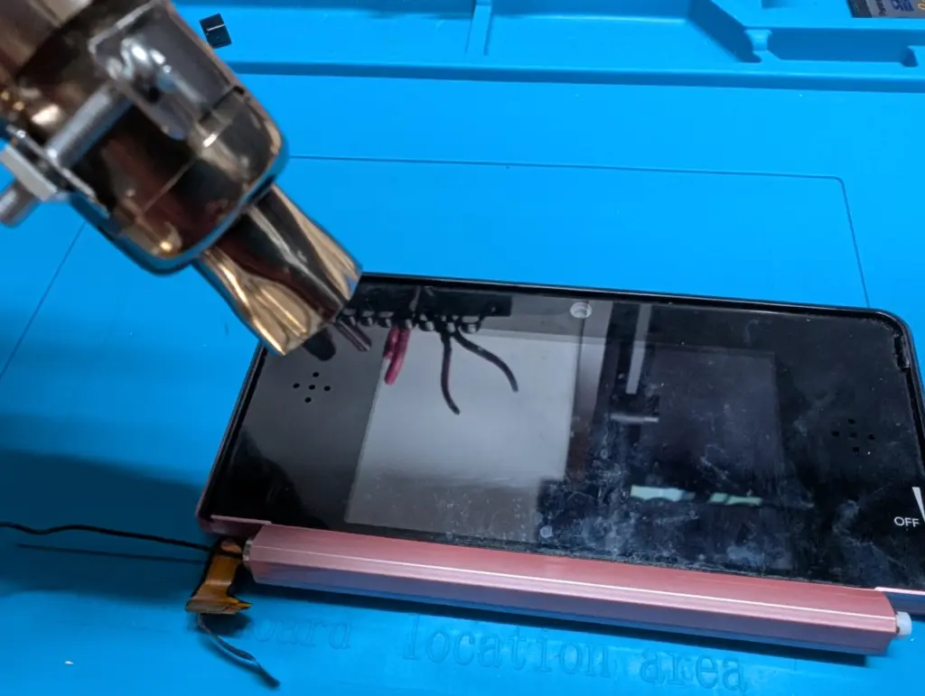 3DSのヒンジが割れて上画面が外れそう！ヒンジ破損を修理で復旧