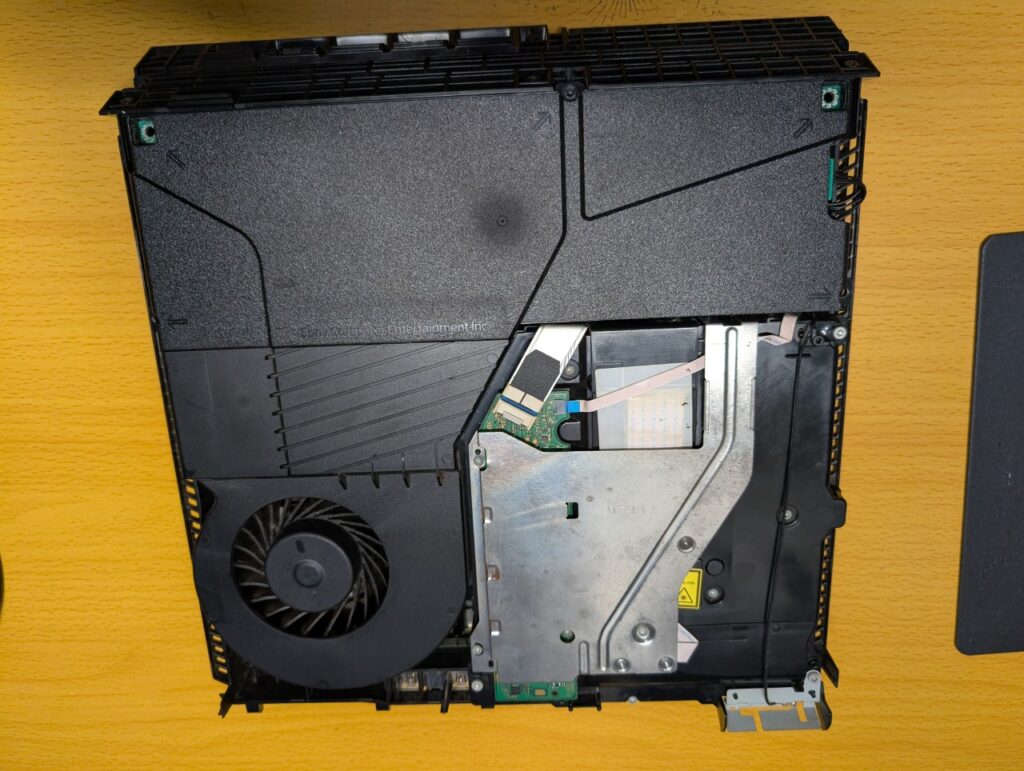 CUH-1100AのHDMIポート交換後の動作点検時の写真