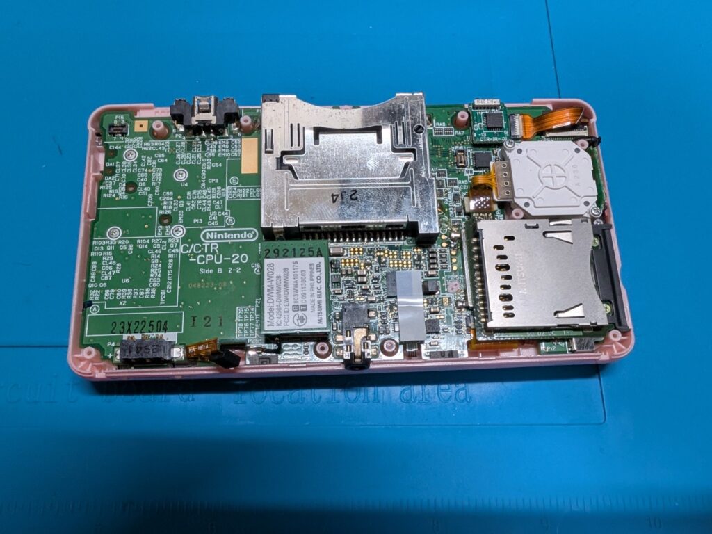 3DSの分解中の写真