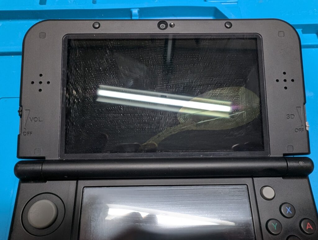 NEW3DSLLの上液晶交換時の写真