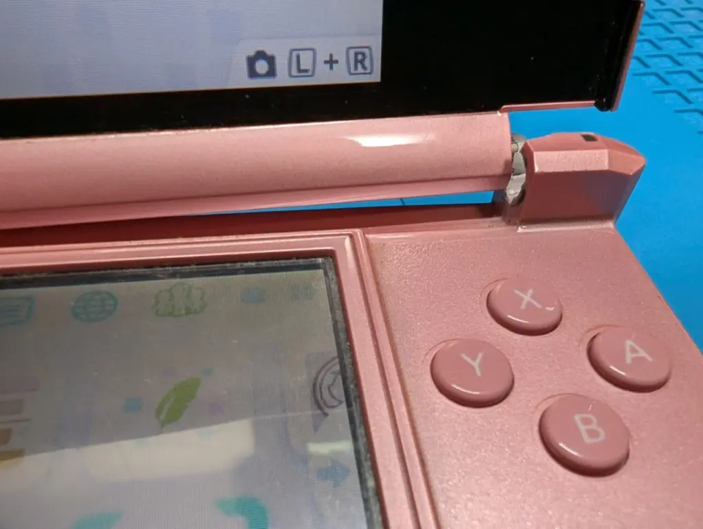 3DSのヒンジが割れて上画面が外れそう！ヒンジ破損を修理で復旧