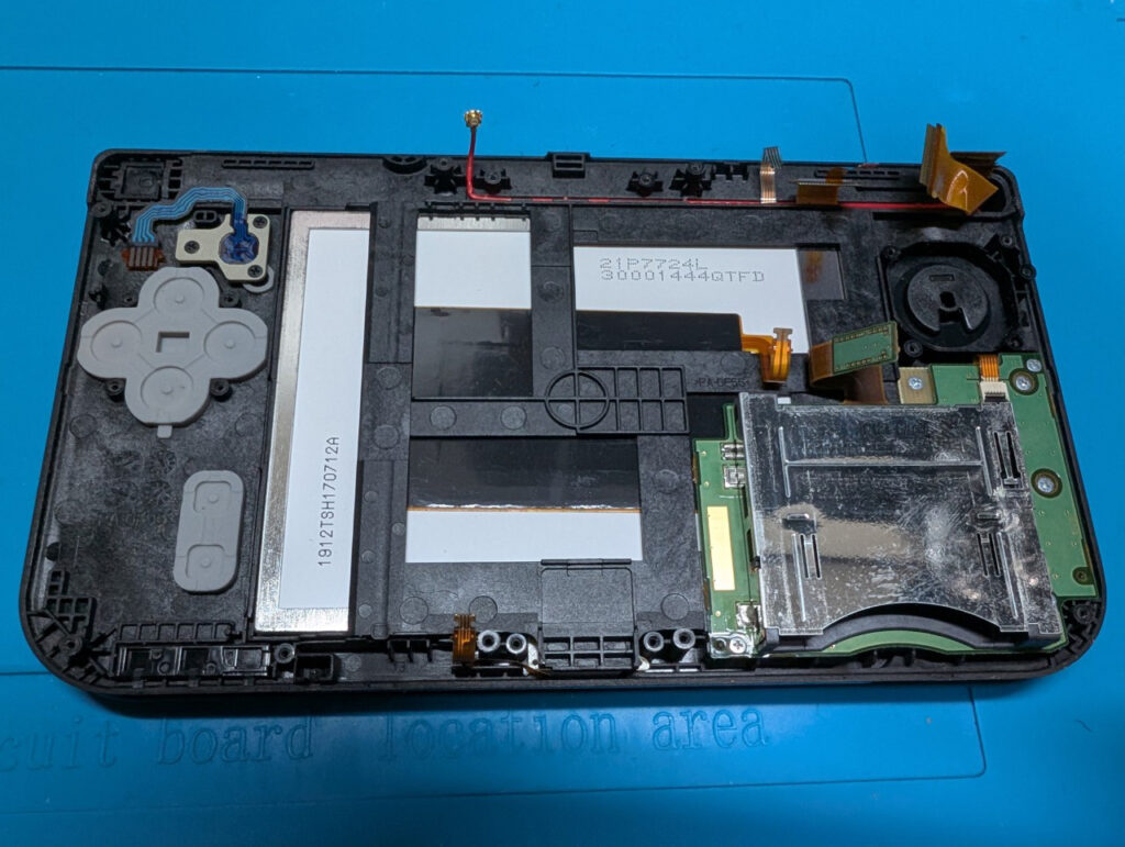 NEW3DSLLの上液晶交換時の写真