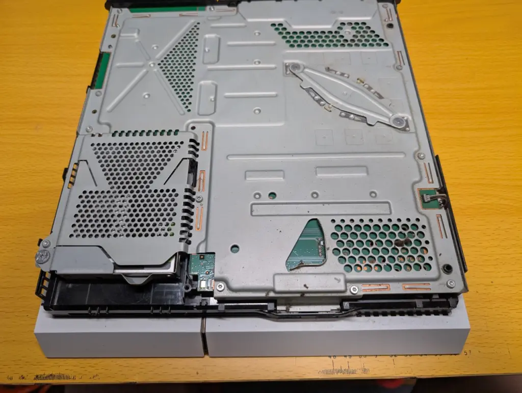 PS4 CUH-1100Aの映像が出ない原因は？ HDMIポート交換で修理復活